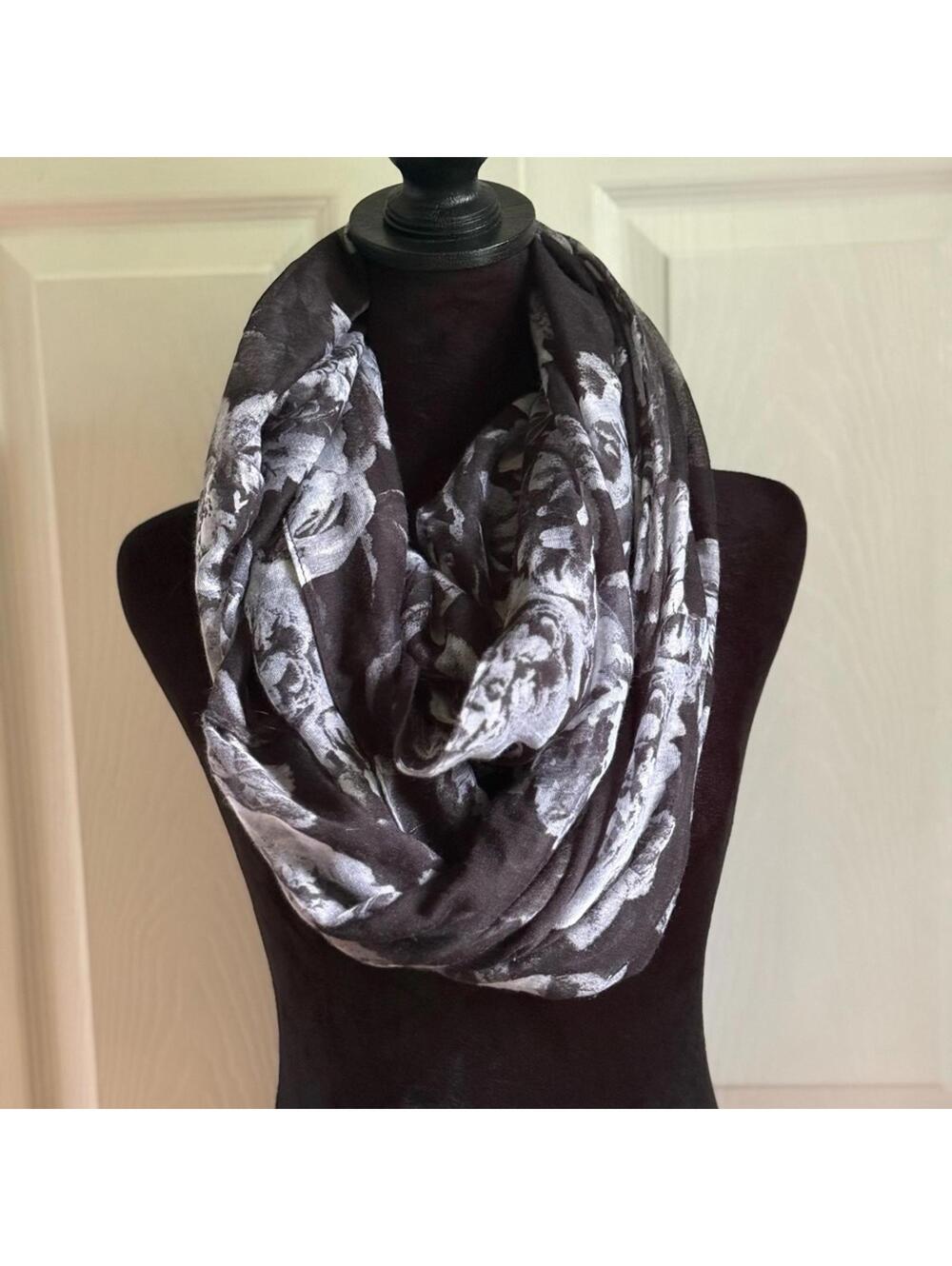 Women's Infinity Scarf | Ardene | Black and Grey Roses